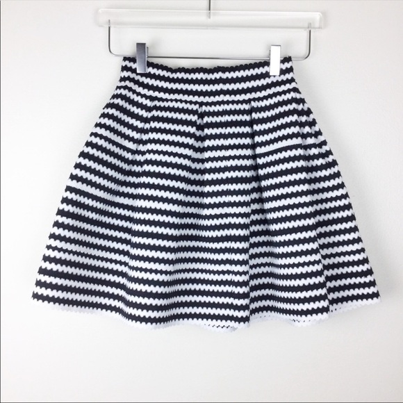 EXPRESS Y2K A-line black white striped mini skirt Barbiecore women’s size S - Picture 3 of 5